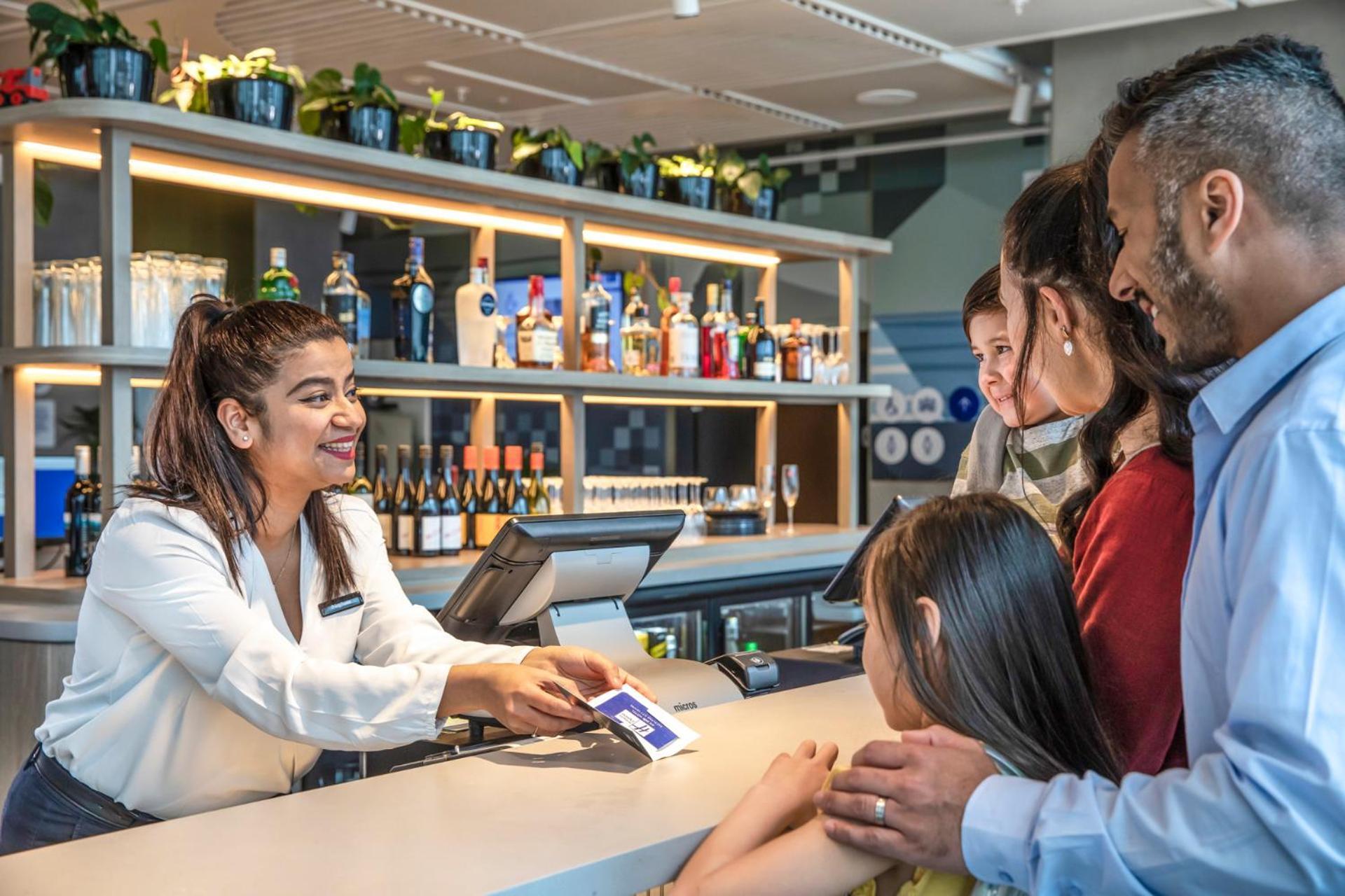 Holiday Inn Express Auckland City Centre By Ihg Экстерьер фото